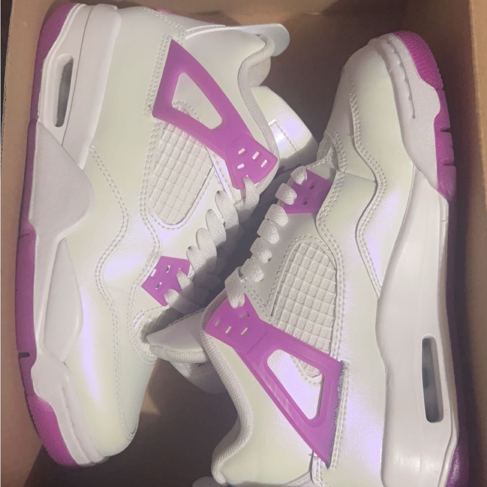 Jordan 4s - Picture 4 of 4